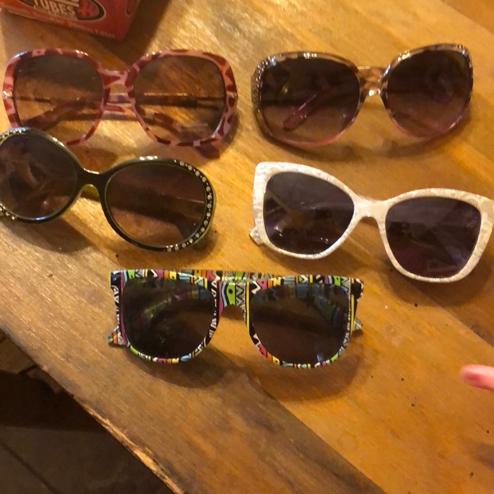 Lot of 5 sunglasses